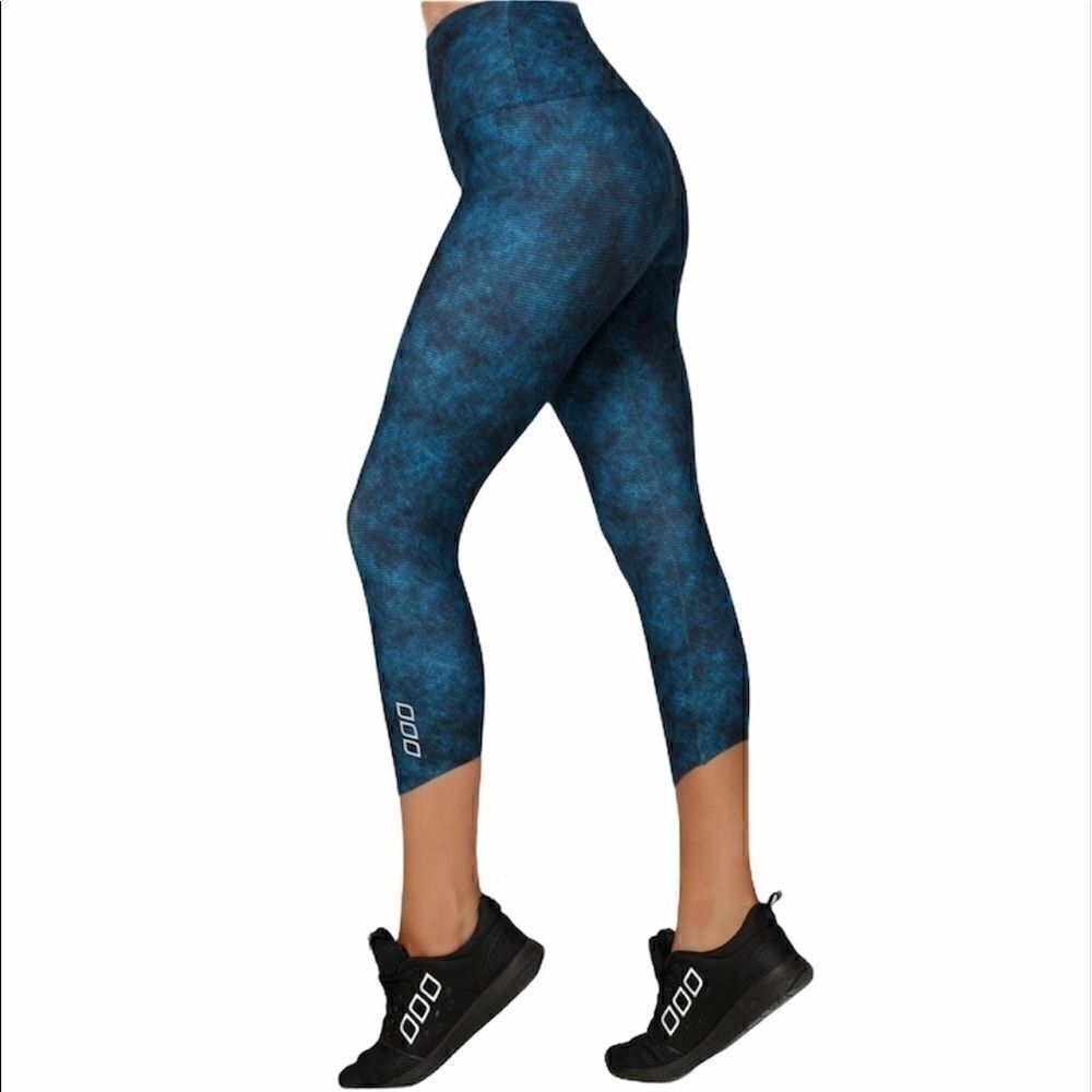 Nwt Lorna Jane Hydro Scoop 7/8 tight washed denim leggings